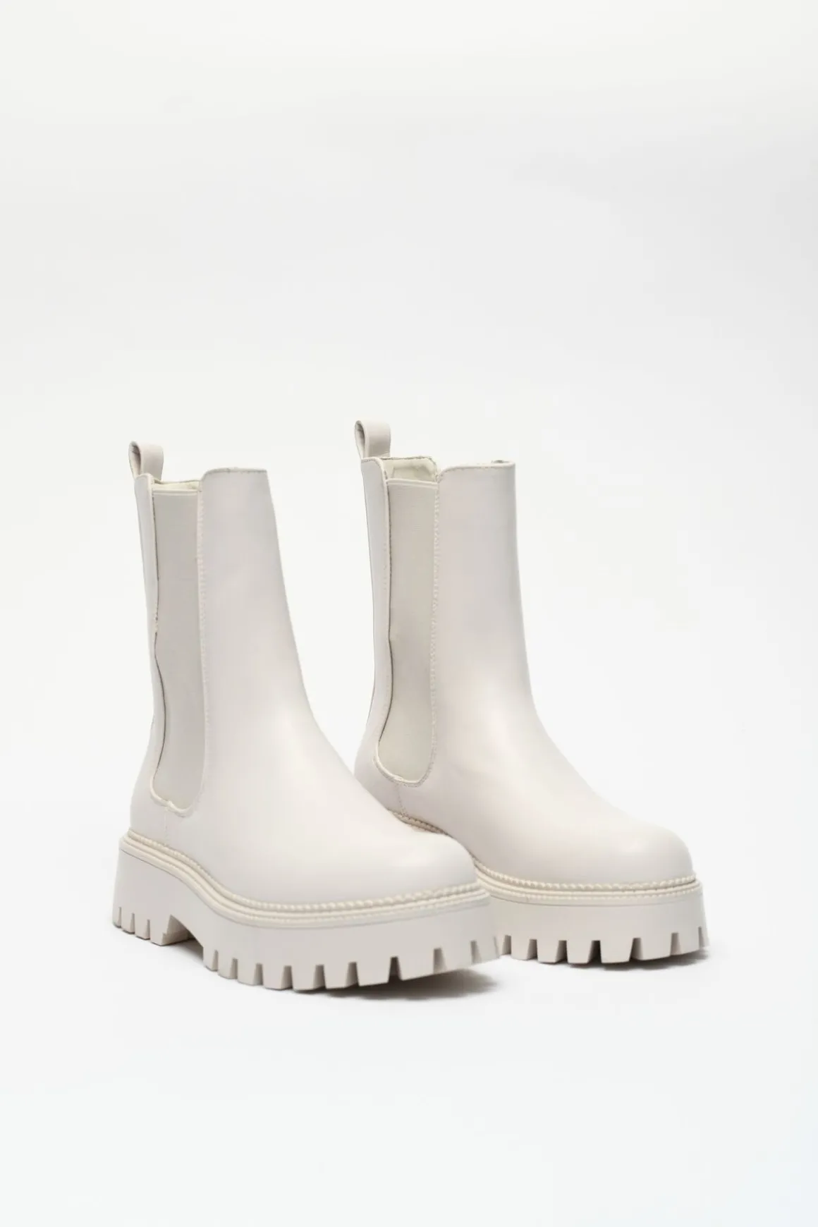 Discount STEVE MADDEN Briona Lug Sole Chelsea Boot Shoes